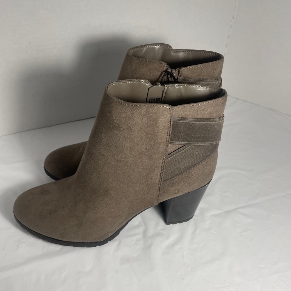 NWT A New Day Taupe Block Heel Ankle Booties Size 9.5 - Picture 4 of 8